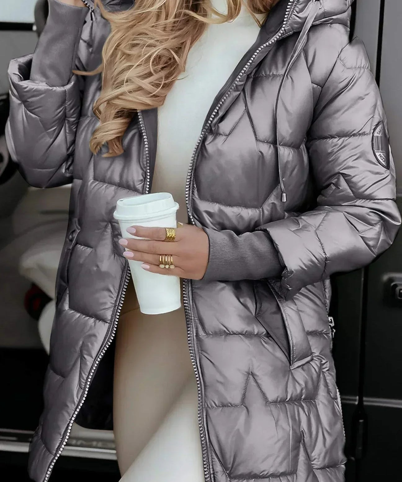 Αθηνά - Μακρύ, ζεστό μπουφάν με γενναιόδωρη κουκούλα